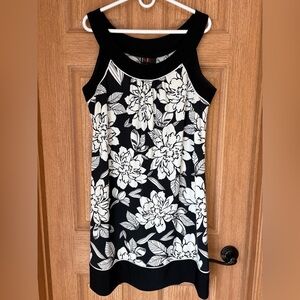 R & K Designs Woman's Size 12 Black & White Floral Dress Round Neck Sleeveless